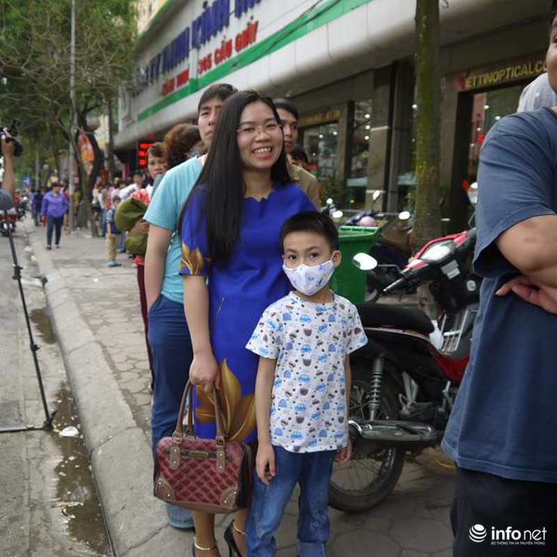 Biển người Hà Nội đổ về mua vàng trong ngày vía thần tài - ảnh 1