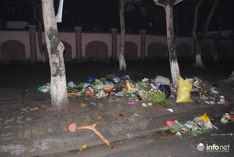 Những hình ảnh “không đẹp” đêm 30 - ảnh 2