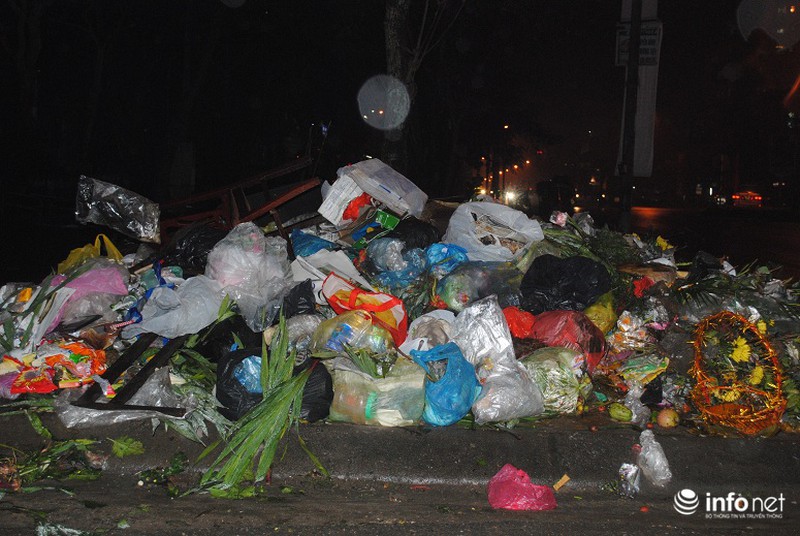 Những hình ảnh “không đẹp” đêm 30 - ảnh 16