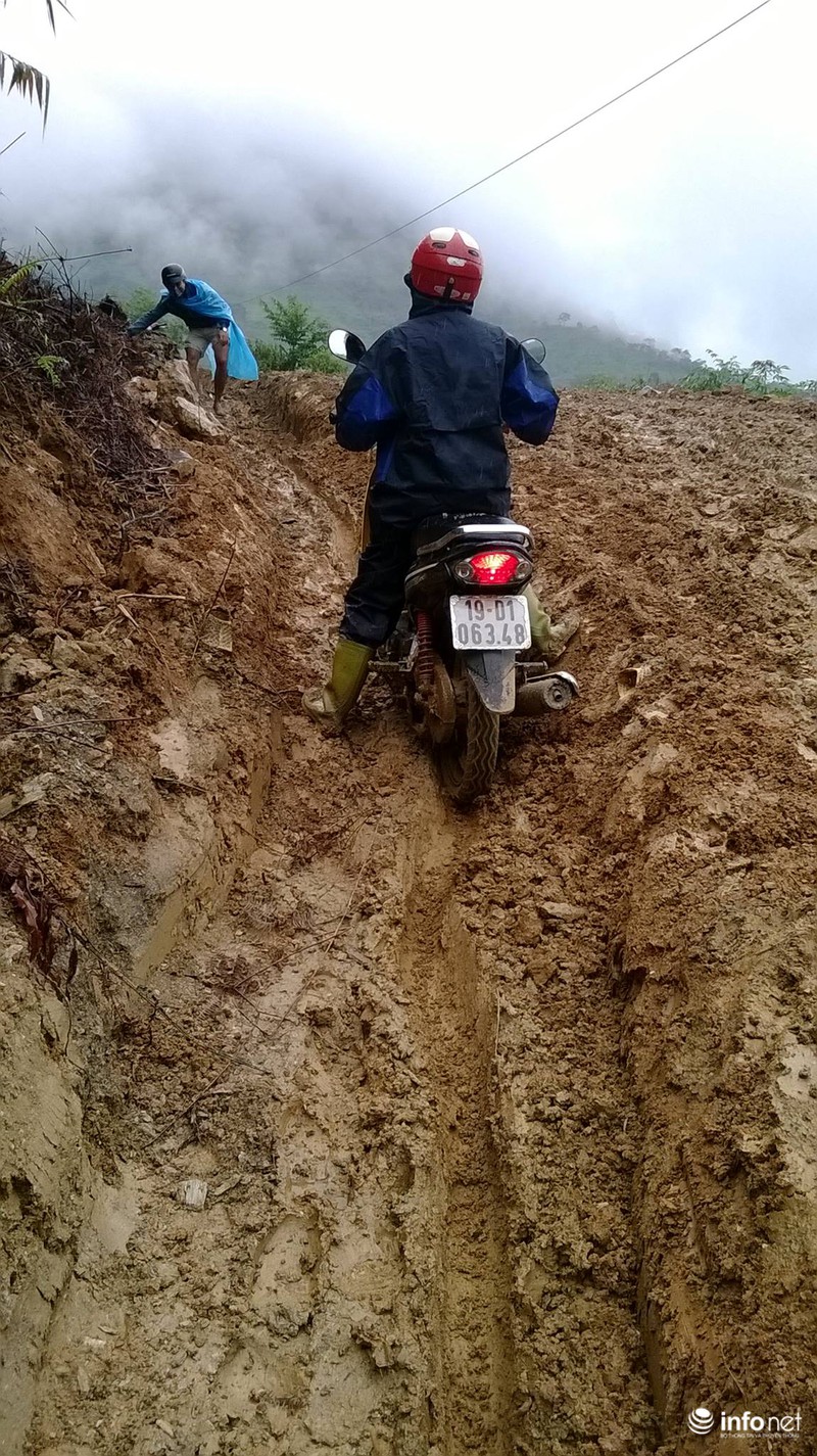 Thót tim đường đến trường của thầy trò miền núi - ảnh 1