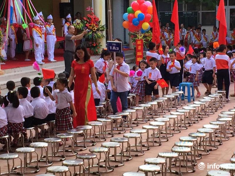 Những gương mặt trẻ thơ rạng rỡ ngày khai giảng - ảnh 6