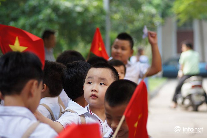 Những gương mặt trẻ thơ rạng rỡ ngày khai giảng - ảnh 4