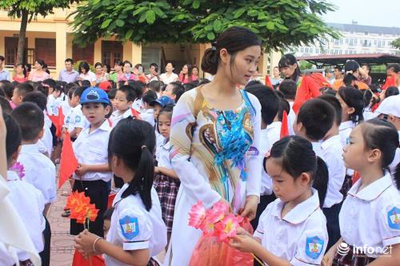 Những gương mặt trẻ thơ rạng rỡ ngày khai giảng - ảnh 8