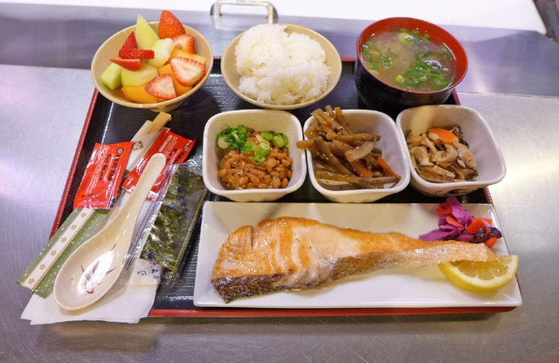 Học cách ăn người Nhật, uống ít sữa con vẫn cao lớn - ảnh 1