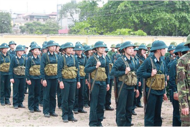 Đột nhập thao trường huấn luyện chiến sĩ nữ