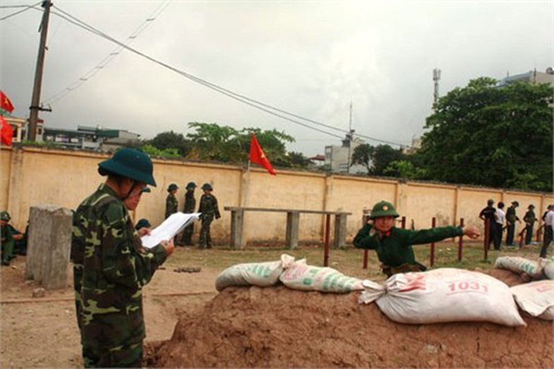 Đột nhập thao trường huấn luyện chiến sĩ nữ
