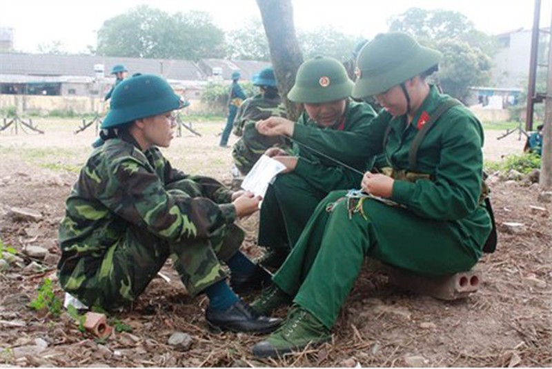 Đột nhập thao trường huấn luyện chiến sĩ nữ