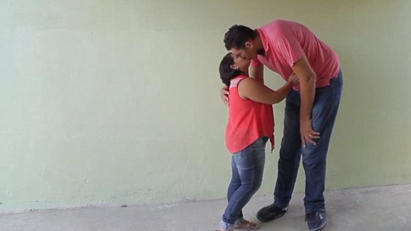 Tình yêu sét đánh của chàng khổng lồ và nàng tý hon - ảnh 4