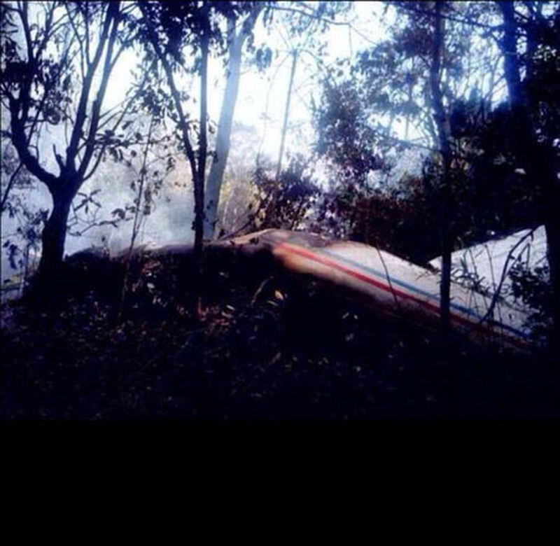 Ảnh: Hiện trường vụ rơi máy bay quân sự tại Lào - ảnh 7