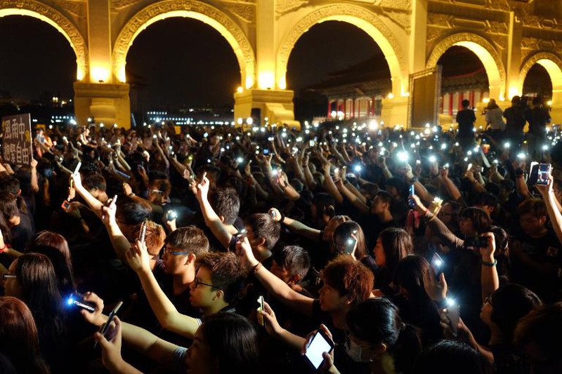 Hong Kong: 3.000 người biểu tình yêu cầu Trưởng đặc khu từ chức - ảnh 2