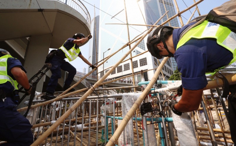 Cảnh sát Hong Kong cho biểu tình thoải mái? - ảnh 1