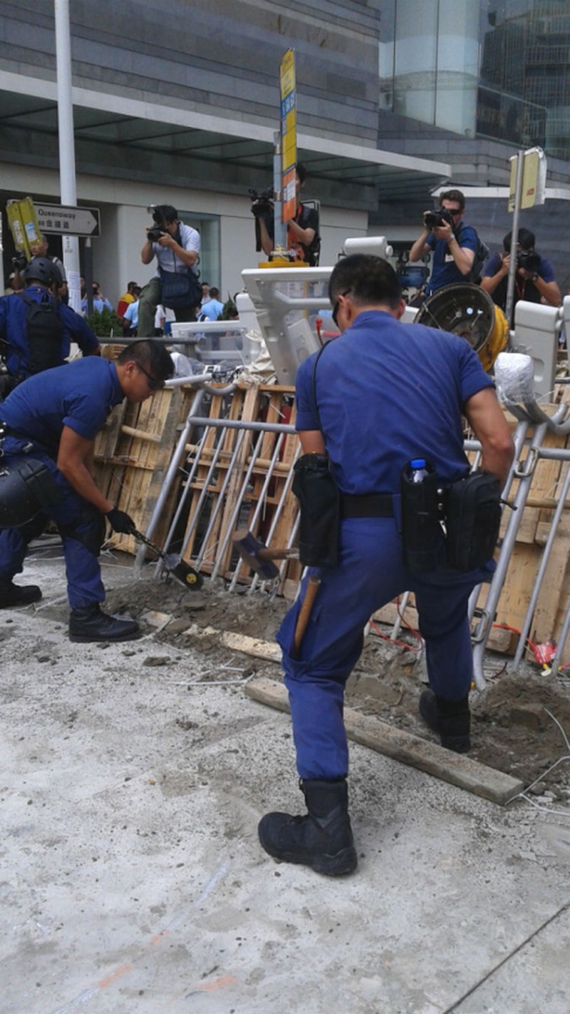 Cảnh sát Hong Kong cho biểu tình thoải mái? - ảnh 6