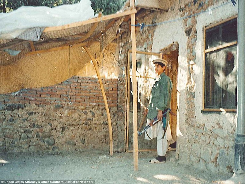 Những hình ảnh hiếm hoi về sào huyệt của trùm khủng bố Osama bin Laden - ảnh 19