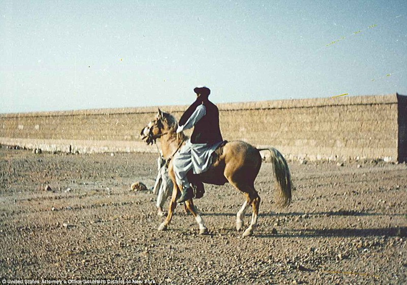 Những hình ảnh hiếm hoi về sào huyệt của trùm khủng bố Osama bin Laden - ảnh 20