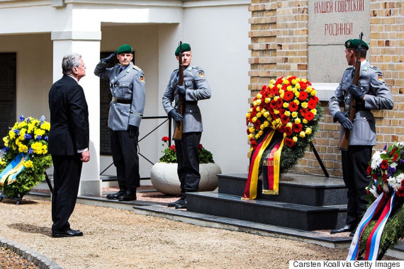 Ảnh: Cả thế giới kỷ niệm kết thúc Thế chiến II - ảnh 15