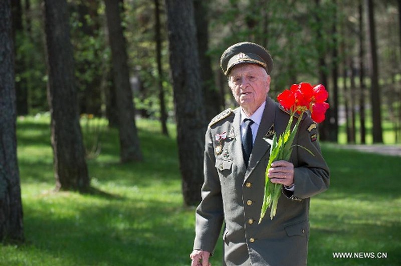 Ảnh: Cả thế giới kỷ niệm kết thúc Thế chiến II - ảnh 17