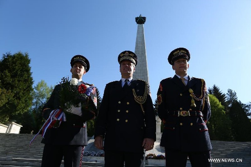 Ảnh: Cả thế giới kỷ niệm kết thúc Thế chiến II - ảnh 19