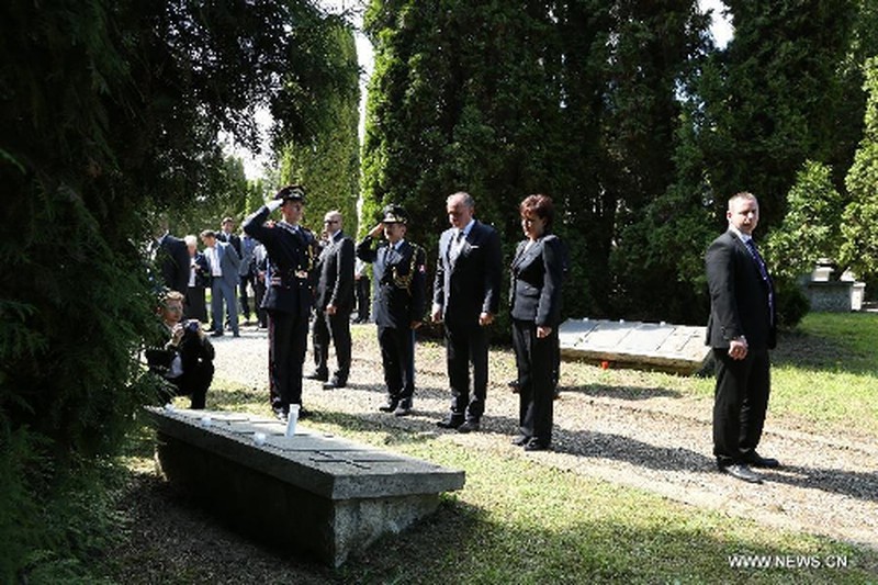 Ảnh: Cả thế giới kỷ niệm kết thúc Thế chiến II - ảnh 18