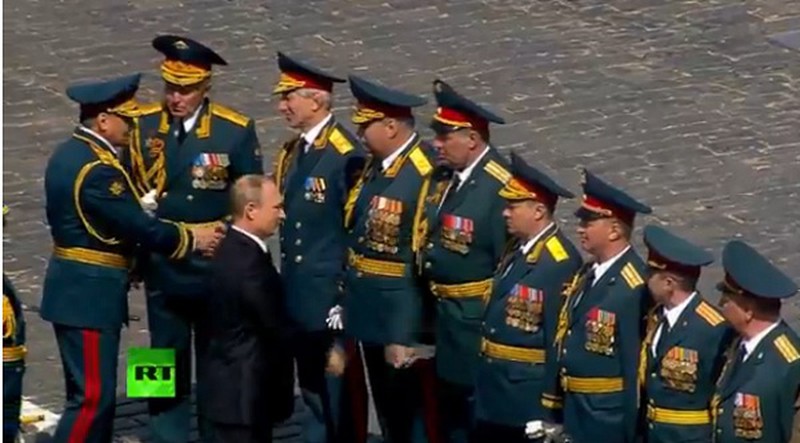 Ảnh: Cả thế giới kỷ niệm kết thúc Thế chiến II - ảnh 3