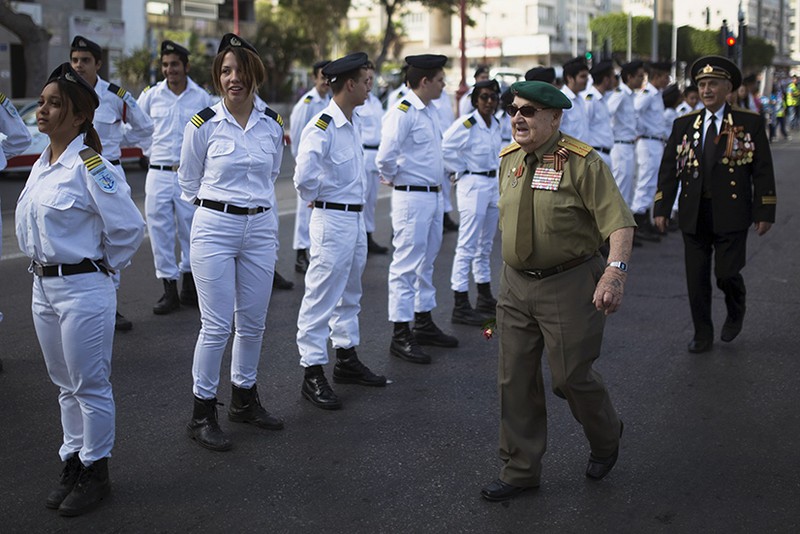 Ảnh: Cả thế giới kỷ niệm kết thúc Thế chiến II - ảnh 7