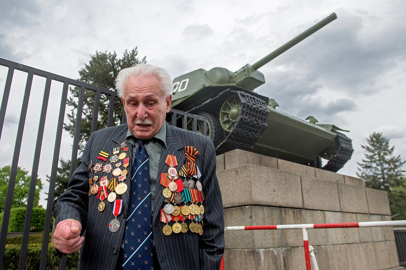 Ảnh: Cả thế giới kỷ niệm kết thúc Thế chiến II - ảnh 14