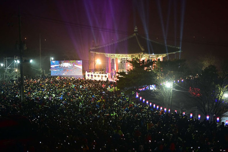 Thế giới rực rỡ sắc màu pháo hoa chào đón năm mới 2016 - ảnh 7