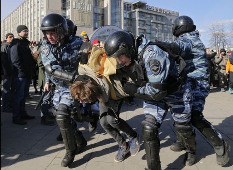 Ảnh: Phe đối lập biểu tình phản đối Tổng thống Putin trên khắp nước Nga - ảnh 6