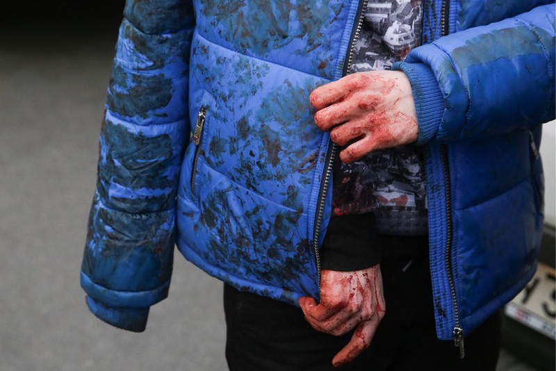 Ảnh: Hiện trường đẫm máu sau vụ nổ ở nhà ga tàu điện ngầm St. Petersburg - ảnh 13