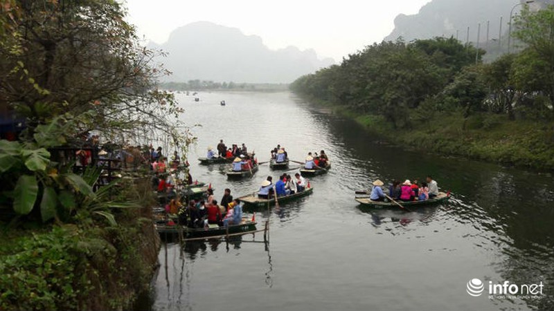 Khu du lịch Tràng An kẹt cứng khách thăm quan ngày đầu năm - ảnh 9