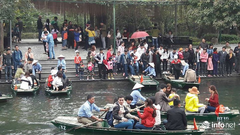 Khu du lịch Tràng An kẹt cứng khách thăm quan ngày đầu năm - ảnh 7