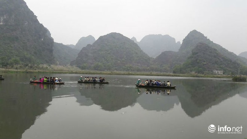 Khu du lịch Tràng An kẹt cứng khách thăm quan ngày đầu năm - ảnh 10