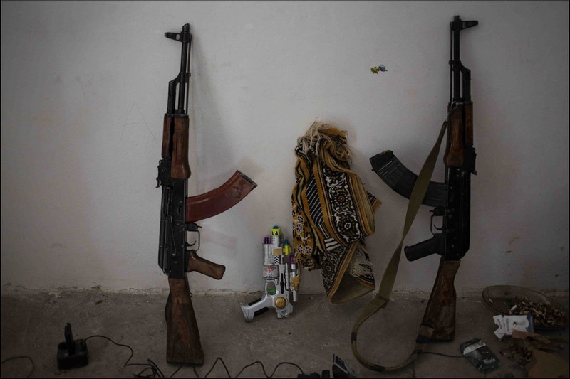 Ảnh: Kobani chìm trong đổ nát và chiến sự - ảnh 10