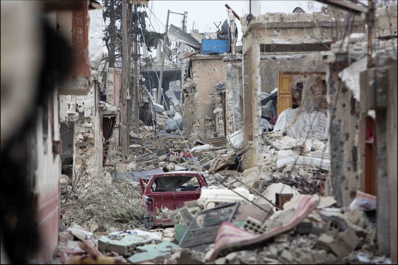 Ảnh: Kobani chìm trong đổ nát và chiến sự - ảnh 11