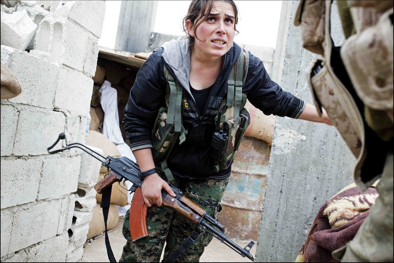 Ảnh: Kobani chìm trong đổ nát và chiến sự - ảnh 12