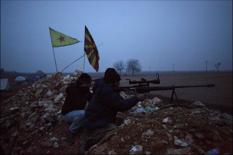 Ảnh: Kobani chìm trong đổ nát và chiến sự - ảnh 2