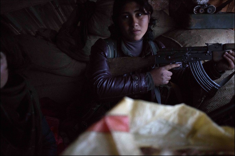 Ảnh: Kobani chìm trong đổ nát và chiến sự - ảnh 3