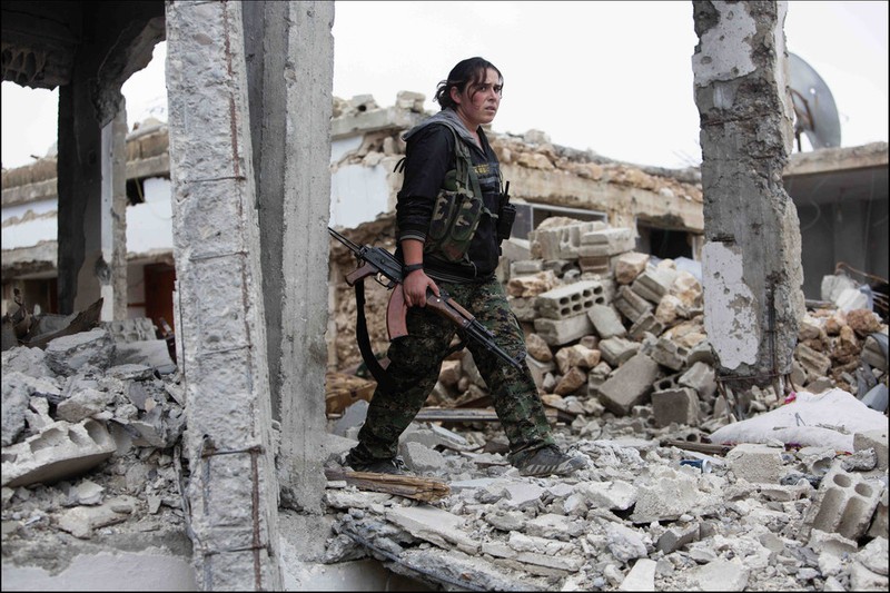 Ảnh: Kobani chìm trong đổ nát và chiến sự - ảnh 5