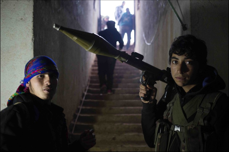 Ảnh: Kobani chìm trong đổ nát và chiến sự - ảnh 8