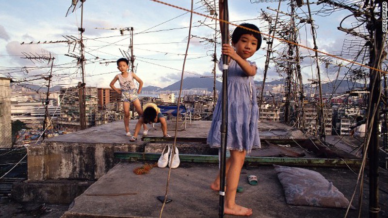 Nhìn lại khu ổ chuột khổng lồ Cửu Long Thành sau 20 năm bị phá bỏ - ảnh 3