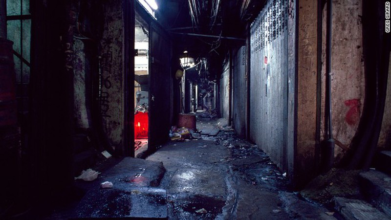 Nhìn lại khu ổ chuột khổng lồ Cửu Long Thành sau 20 năm bị phá bỏ - ảnh 5