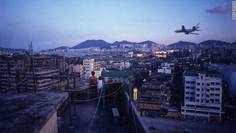 Nhìn lại khu ổ chuột khổng lồ Cửu Long Thành sau 20 năm bị phá bỏ - ảnh 6