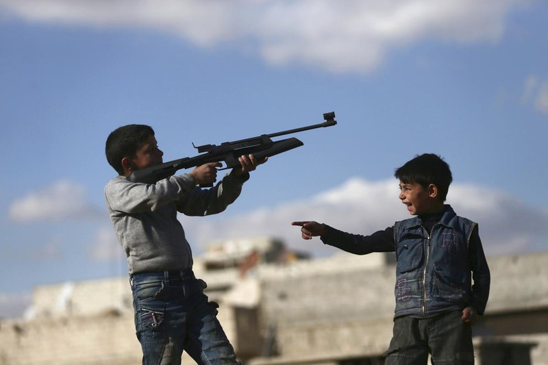 Cuộc sống đau thương của những đứa trẻ Syria giữa tâm điểm chiến sự - ảnh 1