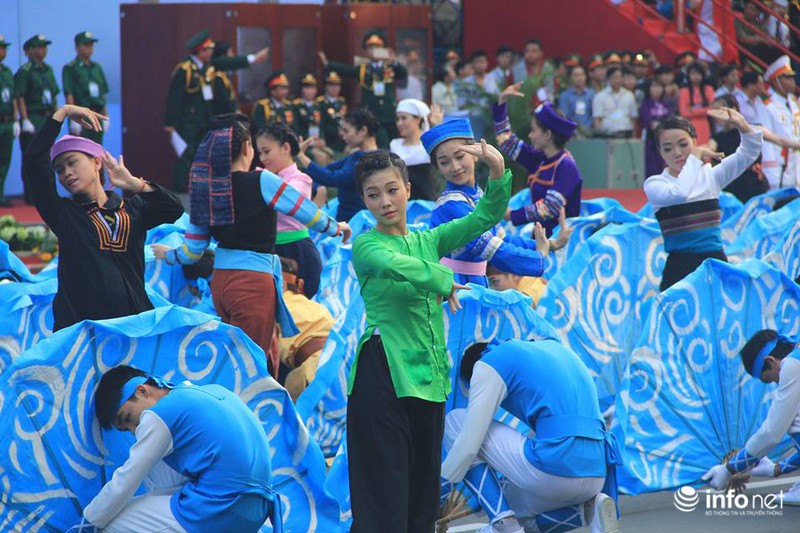 Toàn cảnh lễ Diễu binh chào mừng 40 năm Thống nhất đất nước (30/4/2015) - ảnh 75