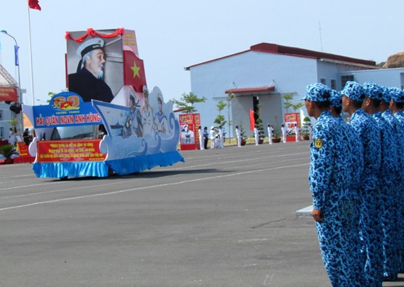 [Ảnh] Hải quân Việt Nam duyệt binh chào mừng 60 năm thành lập - ảnh 4