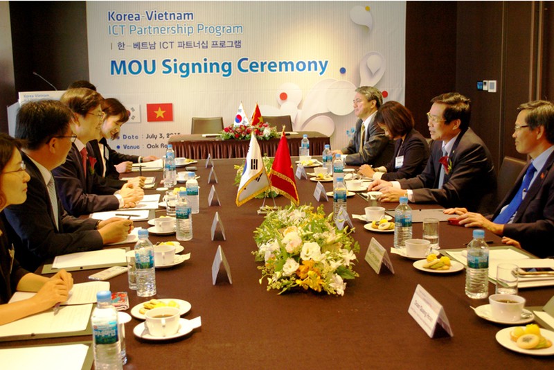 Bộ trưởng Bộ TT&TT Nguyễn Bắc Son thăm và làm việc tại Hàn Quốc - ảnh 2