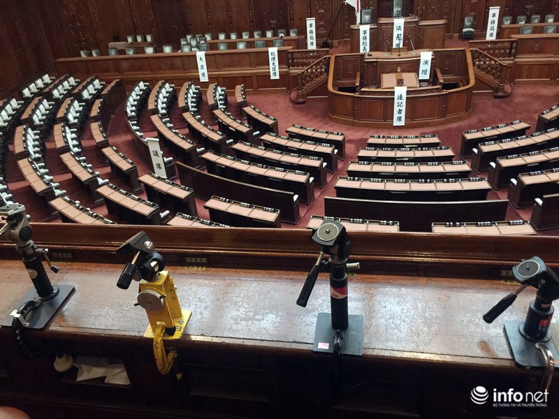 “Ngó” qua khu vực báo chí tác nghiệp tại Hạ viện Nhật Bản - ảnh 2