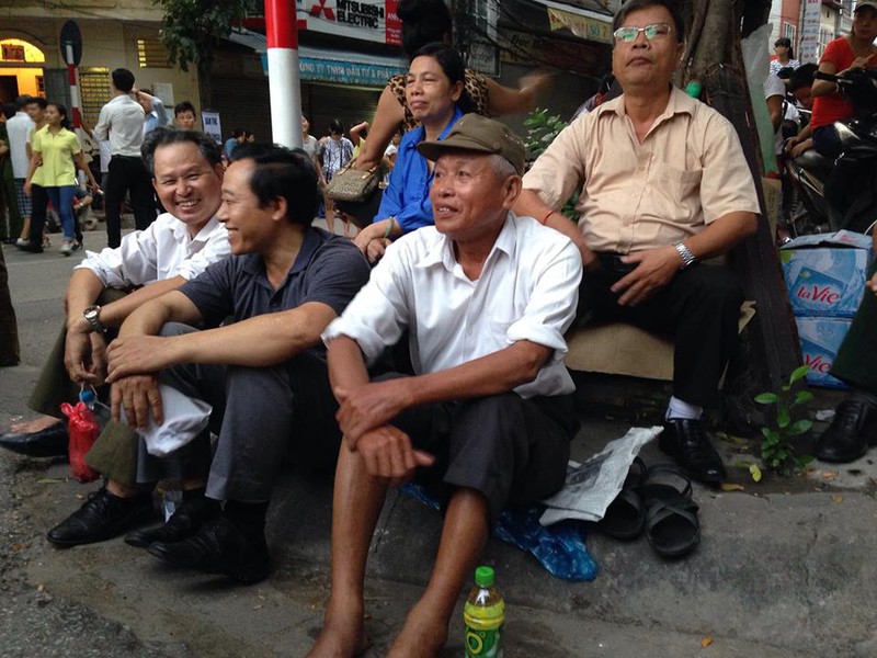 Người dân đợi xem diễu binh ngày Quốc khánh từ 3h sáng - ảnh 4