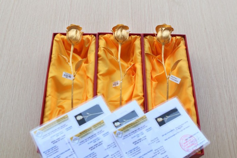 Đại gia Quảng Ninh chi gần 1 tỷ đồng mua hồng vàng nguyên khối tặng vợ dịp 8/3 - ảnh 3