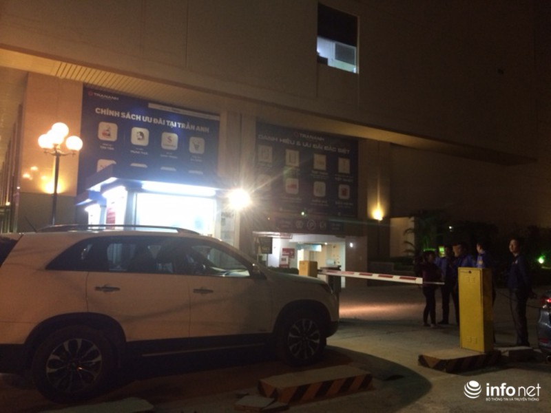 Ô tô của cư dân Hồ Gươm Plaza bị chặn đường xuống hầm - ảnh 2