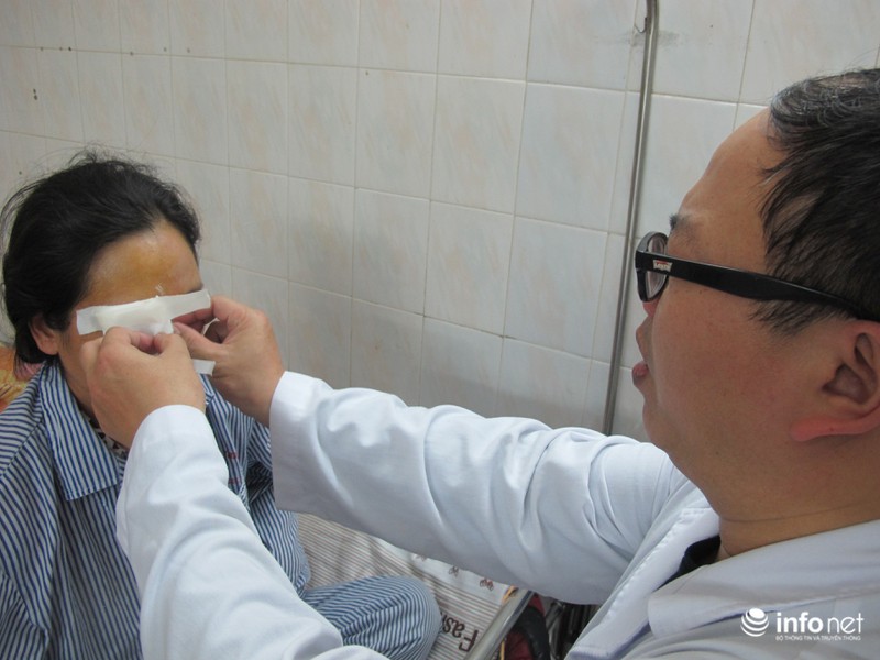 Mù mắt vì dây chun buộc đồ - ảnh 2